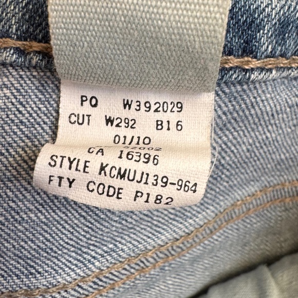 DKNY JEANS Bermuda Denim Shorts – Size 6 – Classic Mid-Wash - Picture 5 of 7